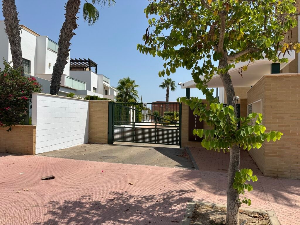 Grindad infart — Residencial Montesol