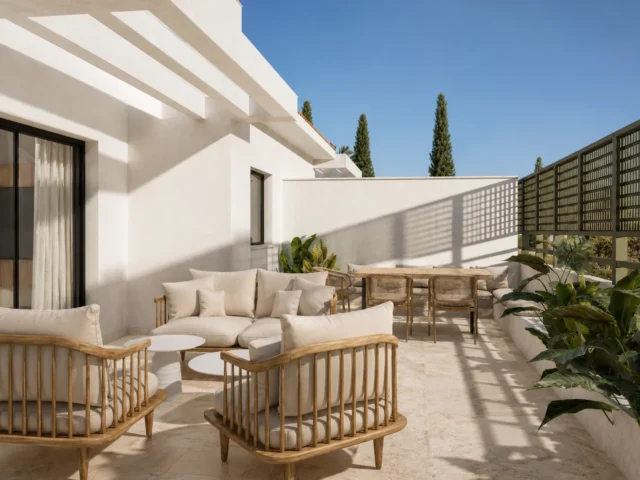 Covered terrace lounge with outdoor dining area, Residencial Montesol